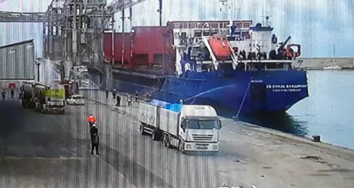 Torre Annunziata - L'impianto antincendio nel porto va adeguato, sospesa l'attività delle società Isecold-Solacem