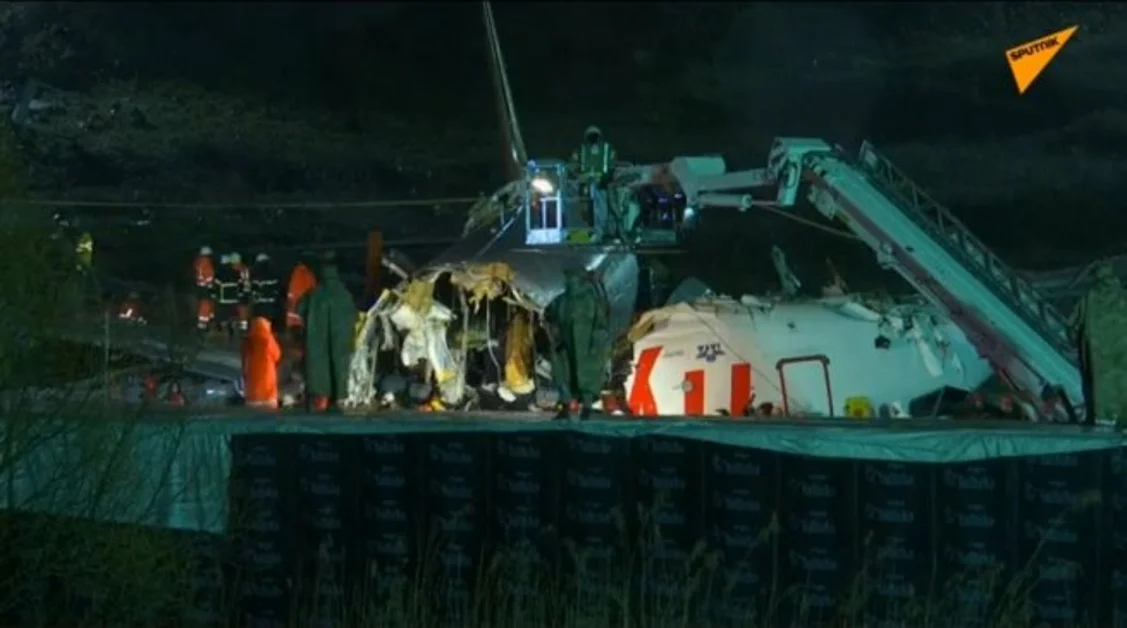 Instanbul, aereo esce di pista e si spezza in due, 52 feriti