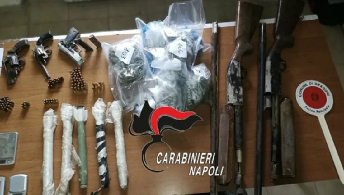 Sant'Antimo - Carabinieri sequestrano arsenale., tra le armi anche razzi jugoslavi da guerra