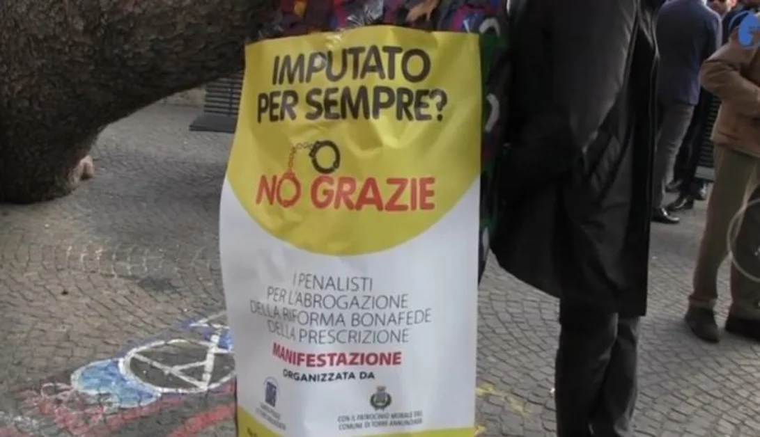 Torre Annunziata - Flash mob penalisti, Balzano: "Riforma sulla prescrizione sciagurata"