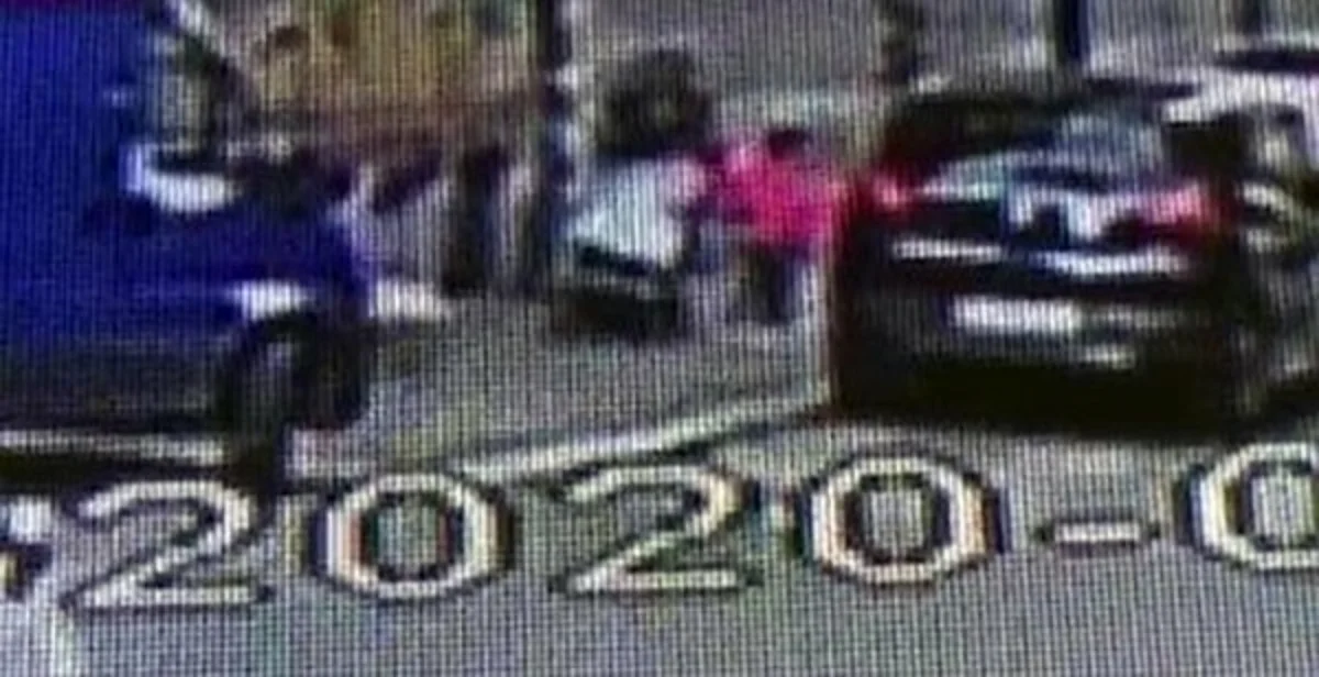 Abbandona il figlio in carrozzina nei pressi della stazione di Roma, arrestata la mamma