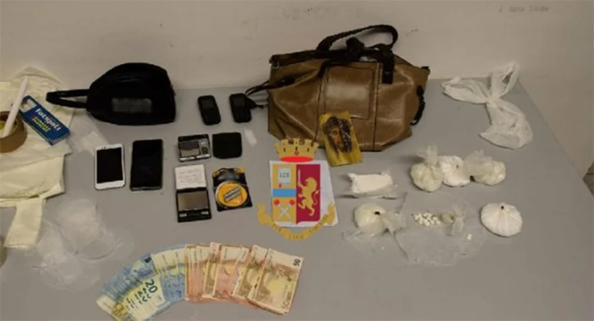Giugliano - Arrestati madre e figlio per spaccio di sostanze stupefacenti