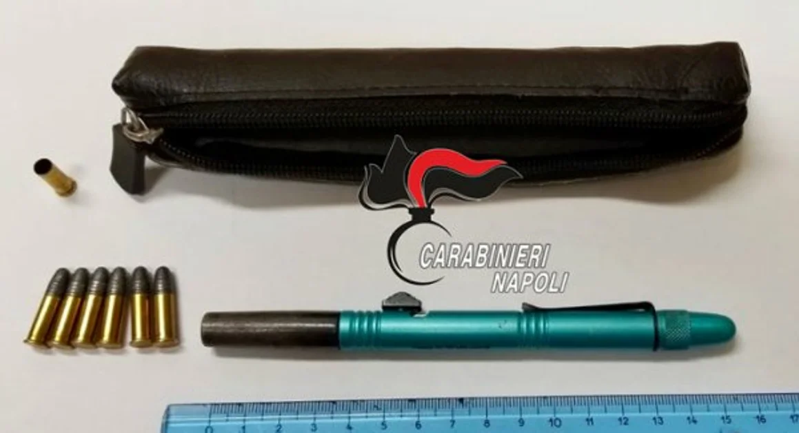 Sant'Antonio Abate - Nascondeva nell’astuccio una penna-pistola, arrestano 33enne