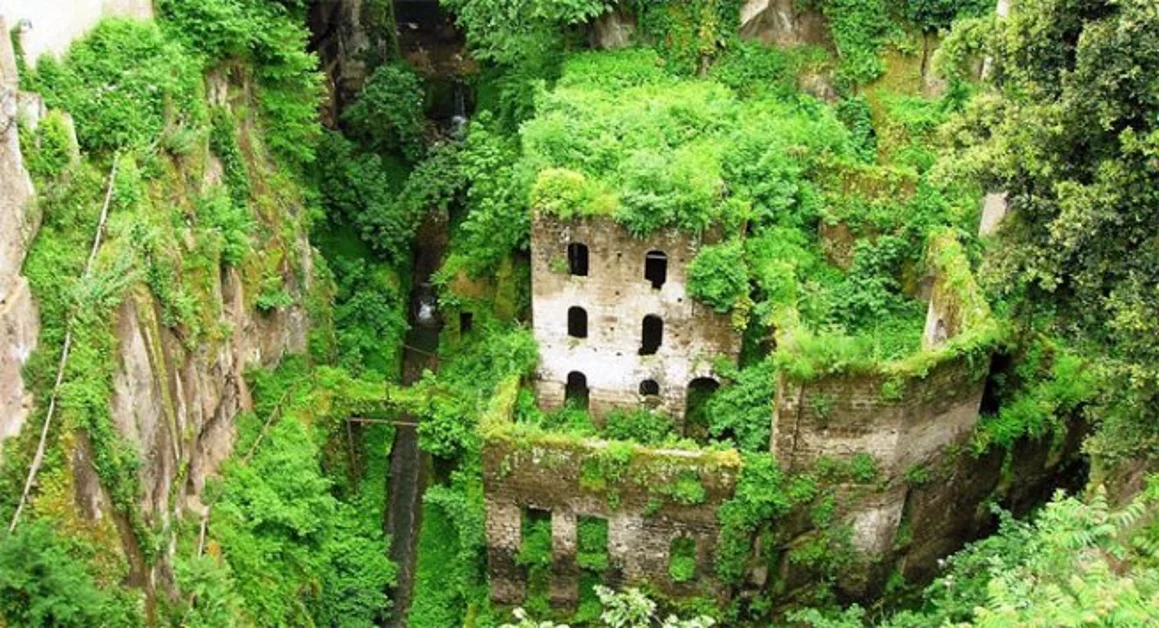 Sorrento - "Vallone dei Mulini", scatta il sequestro del manufatto per lavori abusivi