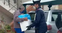 Coronavirus, chiama i carabinieri: "Ho il frigo vuoto". I militari gli fanno la spesa