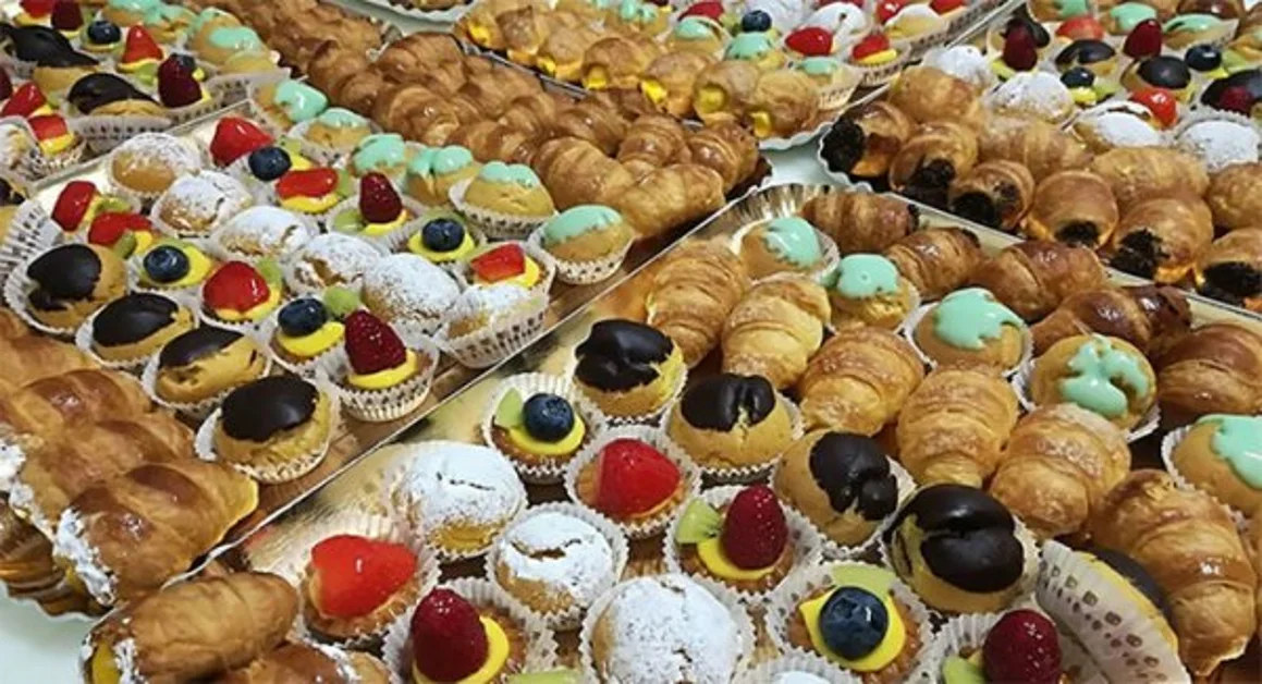 Pasticcerie aperte nonostante il divieto. Blitz della Guardia di finanza