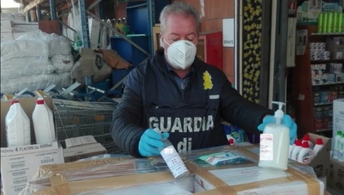 La Guardia di Finanza sequestra gel igienizzante e salviettine tra Boscoreale e S. Maria La Carità 