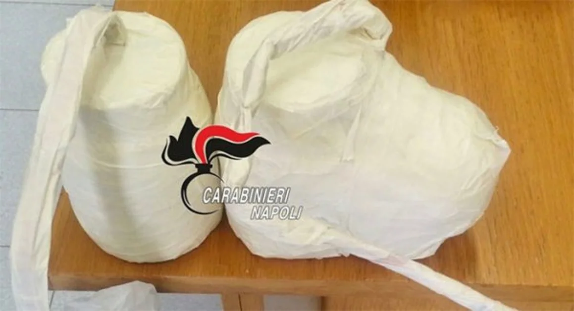 Giugliano - Avevano in auto due ordigni esplosivi, arrestati due napoletani