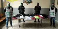 Napoli - Sequestrati 2 mila capi di abbigliamento contraffatto