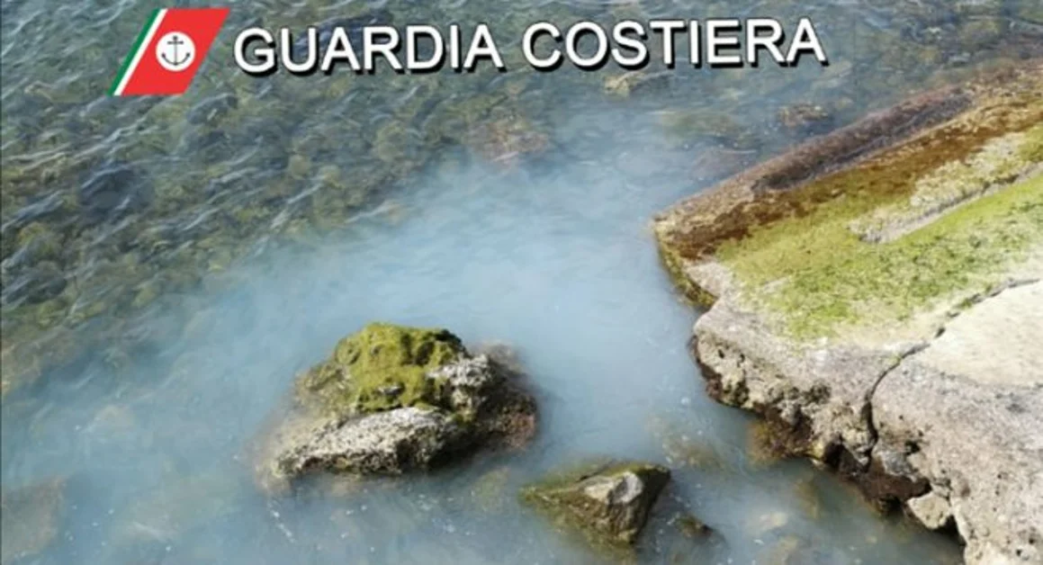 Sversa in mare materiale edile, operaio denunciato dalla Guardia Costiera di Massa Lubrense