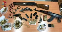 Napoli - Polizia sequestra arsenale nel Rione Sanità 