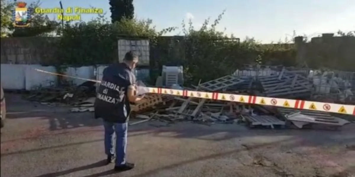 Cercola - Sequestrato sito stoccaggio di prodotti detergenti spacciati per disinfettanti