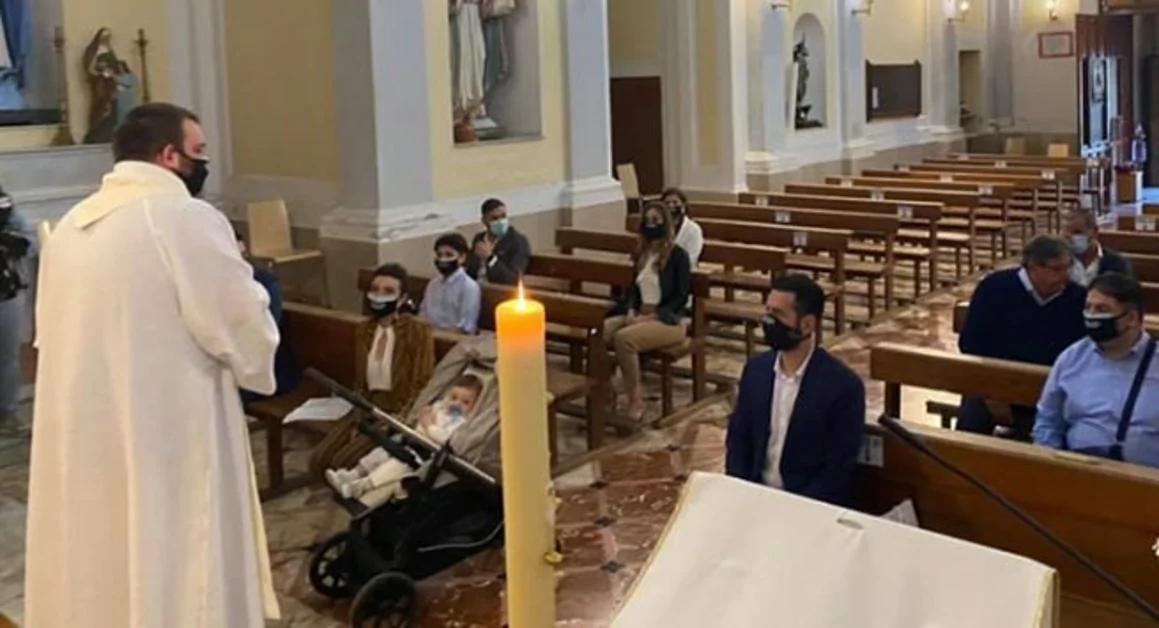 Coronavirus, fine lockdown: celebrato il primo battesimo in Italia