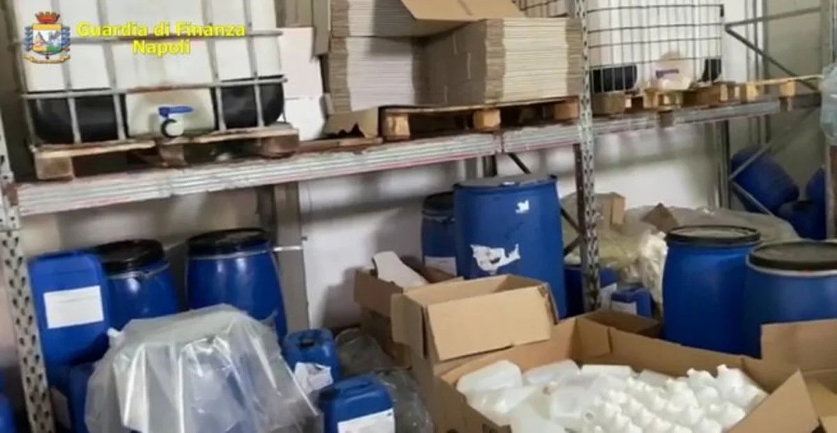 San Giorgio a Cremano - Sequestrato stabilimento per la produzione di falsi prodotti igienizzanti