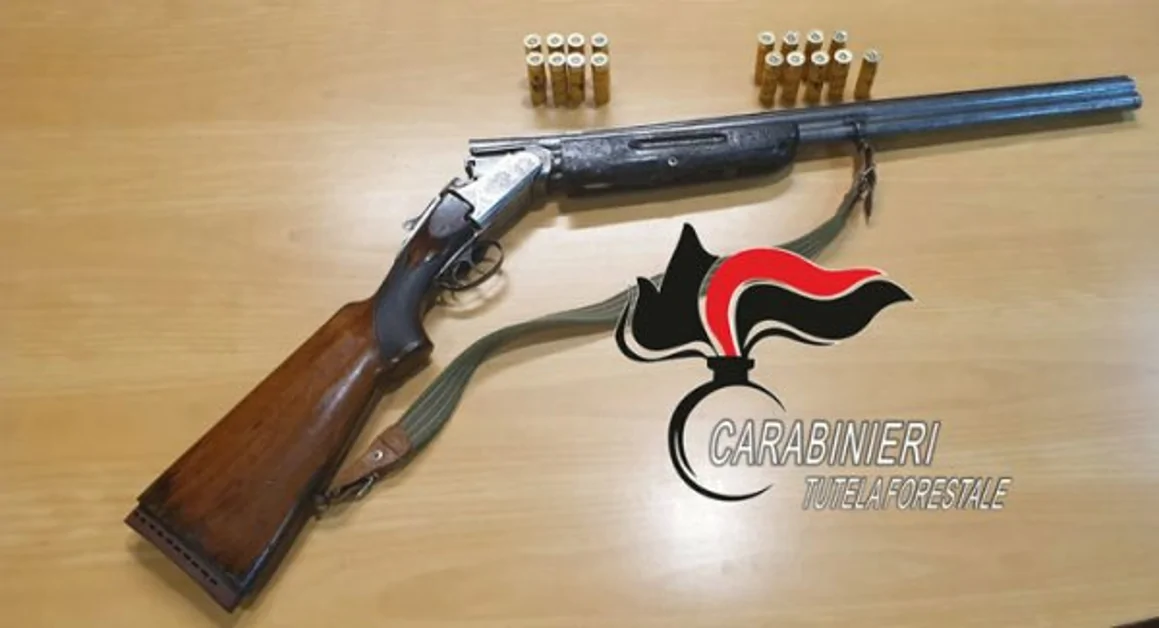 San Giuseppe Vesuviano - Spara col fucile in aperta campagna, arrestato 24enne 
