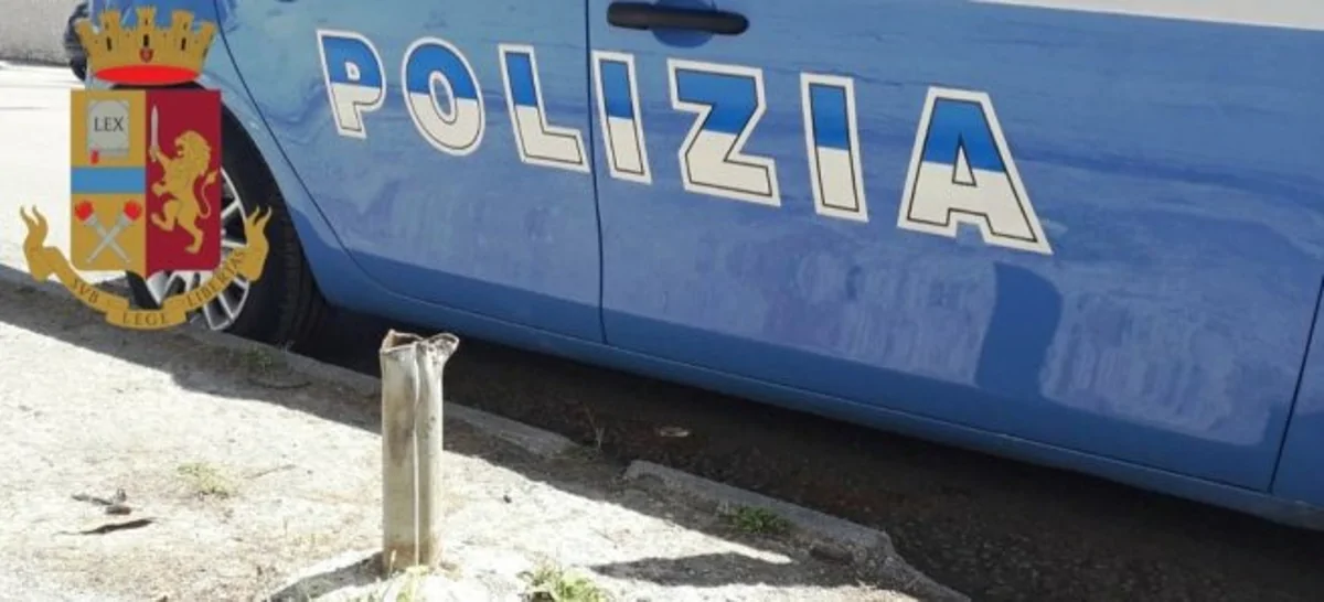 Afragola- Sradicano dal suolo e rubano un palo della segnaletica