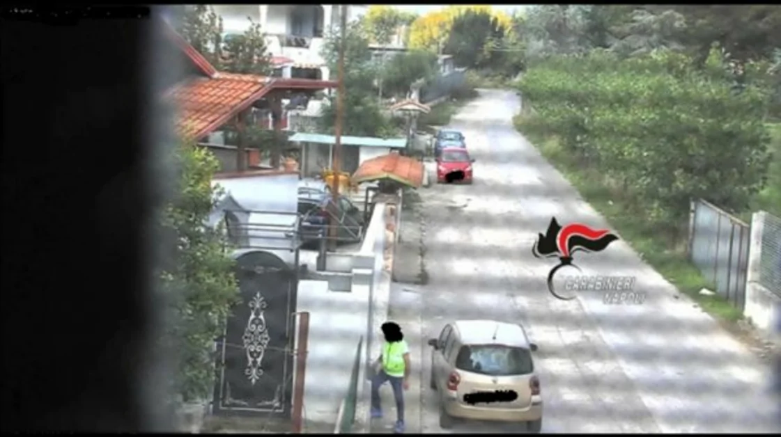 Caivano (NA) - Smantellata piazza di spaccio di droga, cinque arresti 