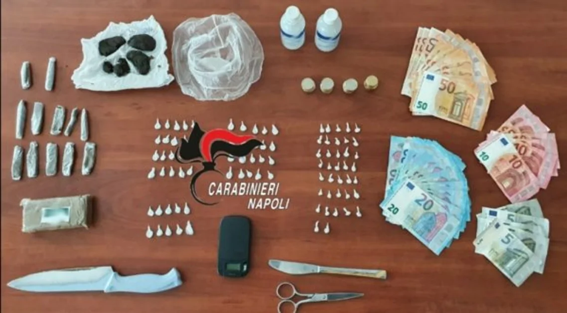 Ercolano - Market della droga in casa, arrestata casalinga