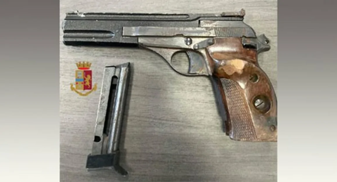 Napoli - Via Petrarca, arrestati due minorenni per rapina