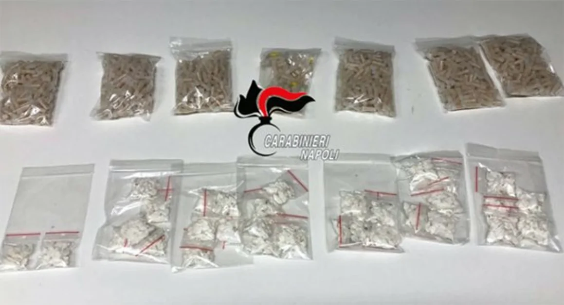 Trasportavano in auto 1.700 dosi di droga, arrestati 70enne e 42enne