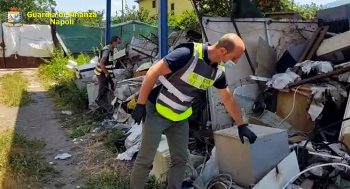 Sequestrata nel Vesuviano area di 800 metri quadrati adibita a discarica