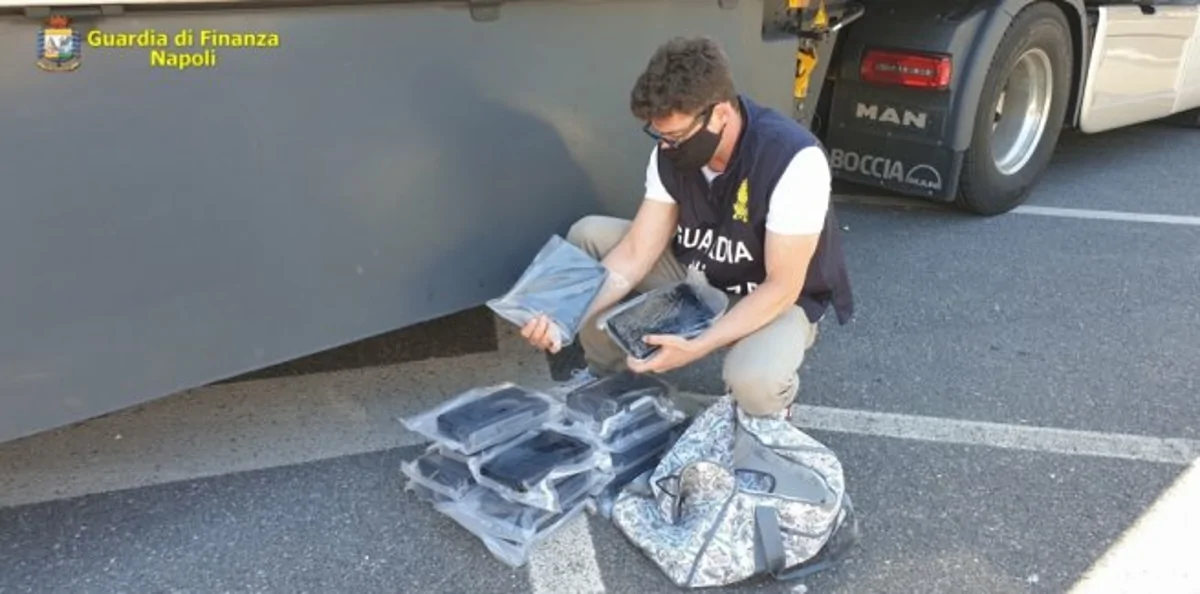 Sequestrati 17 kg di cocaina purissima nascosta in un autoarticolato