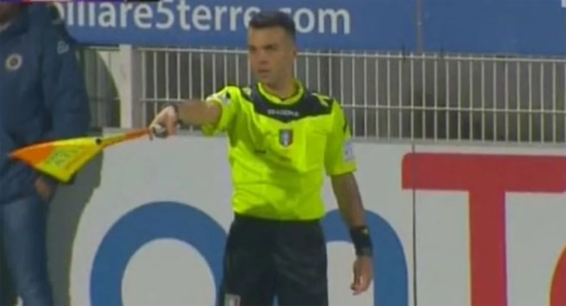Oreste Muto, assistente arbitrale di Torre Annunziata, in  campo per il derby Atalanta-Brescia