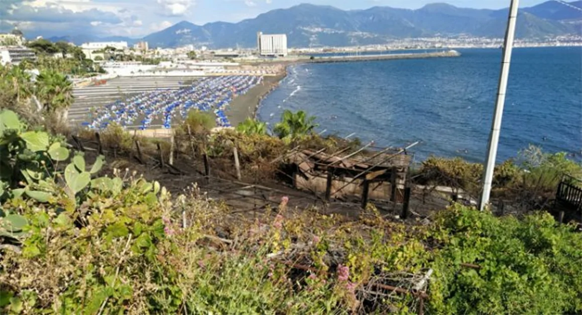 Torre Annunziata - Incendio in via Gino Alfani, l'area distrutta dalle fiamme