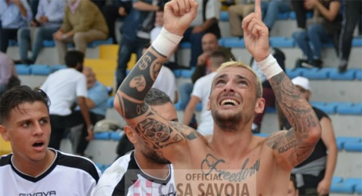 Torre Annunziata - Savoia, Angelo Scalzone confermato: "Sono felicissimo di indossare questa maglia"