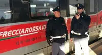 Rimangono le regole sul distanziamento sui treni, il ministro Speranza firma l'ordinanza