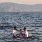 Torre Annunziata - Battesimo nelle acque del litorale torrese per due testimoni di Geova