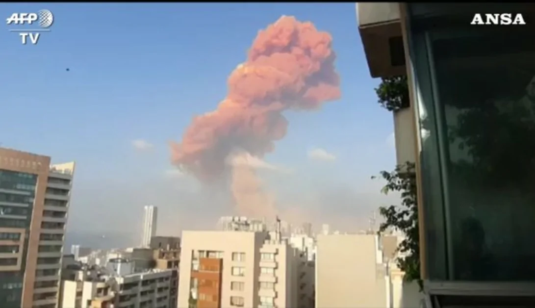 Esplosione nel porto di Beirut, almeno 50 morti e 3mila feriti