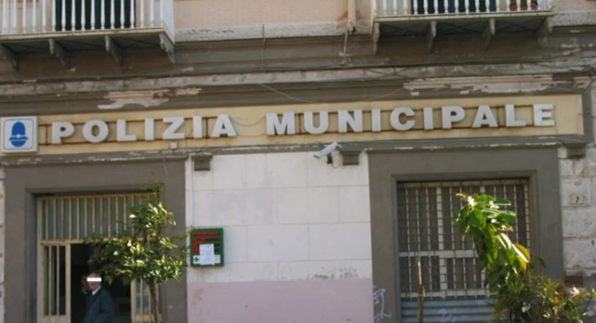 Torre Annunziata - Provoca un incidente e dopo aggredisce vigile urbano, arrestato 47enne