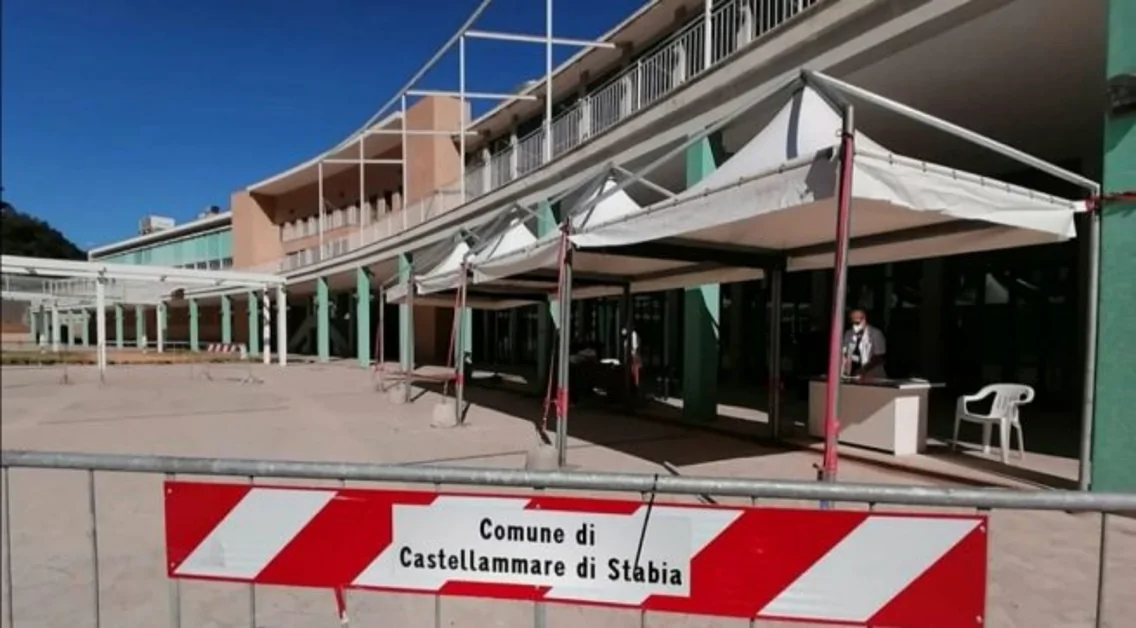 Castellammare - Tamponi in auto per rientri da estero, tutti negativi i test nel primo giorno