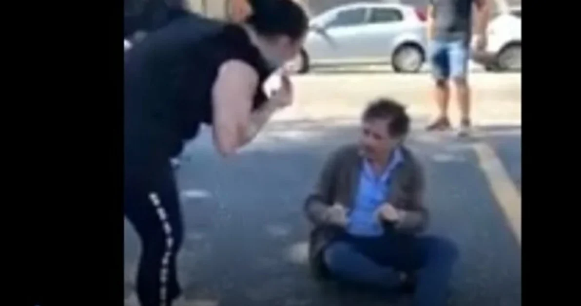 Napoli - Il consigliere regionale Borrelli aggredito e picchiato