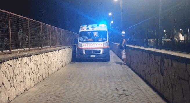 Torre Annunziata - Villa Parnaso, giovane in preda a crisi epilettica trasportato in ospedale