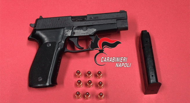 Boscoreale - Passeggiava di notte con una pistola pronta a sparare, arrestato 33enne
