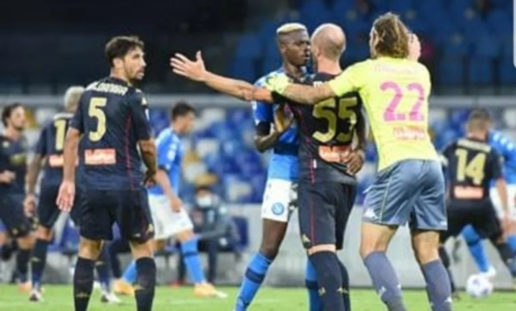 Coronavirus, 14 positivi in casa Genoa. Preoccupazione nel Napoli