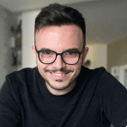 Il cantante Andrea Sannino positivo al coronavirus: "Ho qualche decimo di febbre, ma sto bene"