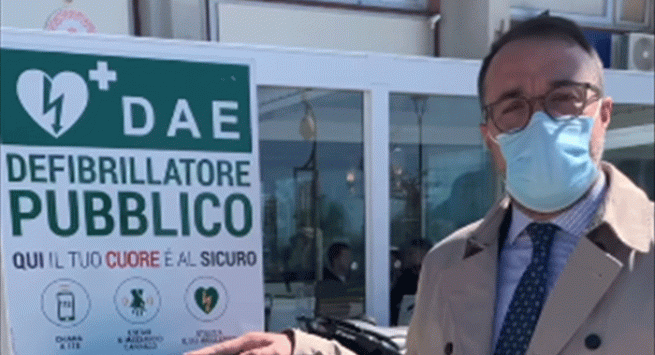 Castellammare di Stabia - Installati i primi 2 defibrillatori in Villa Comunale