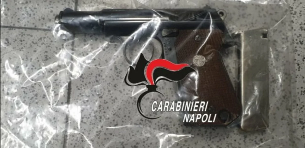 Vico Equense - Pistola e droga in casa, arrestato un incensurato