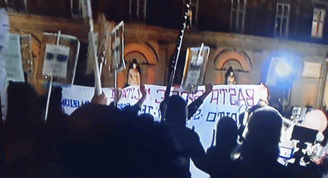 Coronavirus, divampa la protesta in tutta Italia. Allerta del Viminale