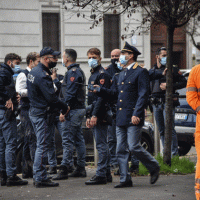 Rapina al Credit Agricole di Milano, i malviventi scappano dalle fogne