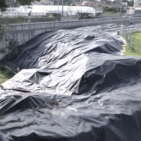 Torre del Greco - Amianto abbandonato celato dai teloni, la denuncia dei residenti