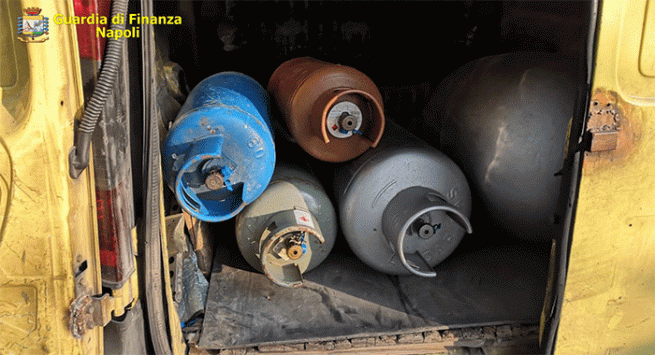 Sequestrati 240 kg di Gpl ed un'area di 2.500 mq destinata a rifiuti