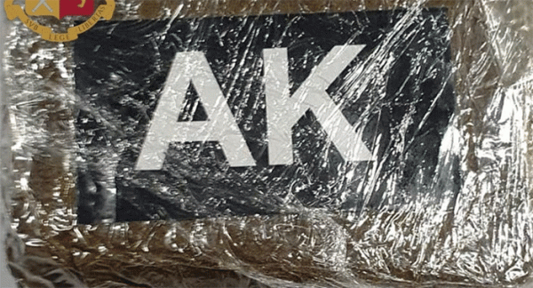 Napoli - Arrestata donna in possesso di un panetto di 100 gr di hashish