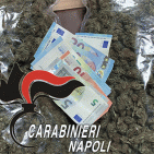 Torre Annunziata - Non si ferma ad un posto di blocco, inseguito si schianta contro un'auto