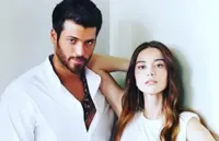 BayYanlis: Can Yaman candidato come miglior attore con la partner Özge Gürel