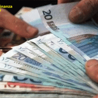 Castellammare di Stabia - Chiudeva un occhio per pratiche edilizie abusive, arrestato geometra dell'Ufficio tecnico 