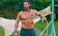 DayDreamer: Demet spia Can Yaman mentre si fa la doccia. Il video 